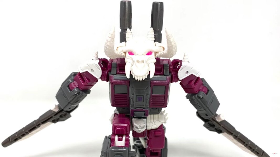 Transformers Legacy Skullgrin Deluxe Class Figure Image  (9 of 31)